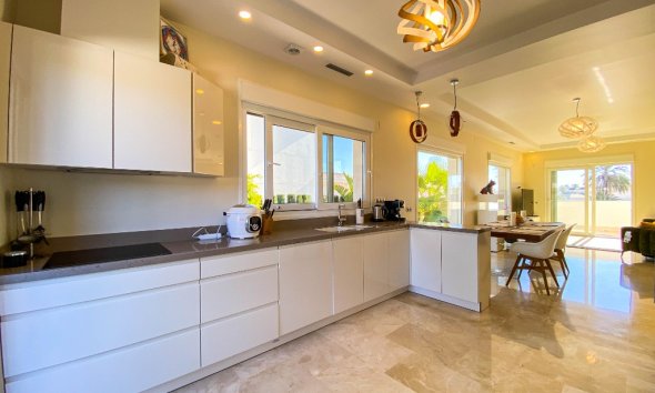 Resale - Villa - Orihuela Costa - La Zenia