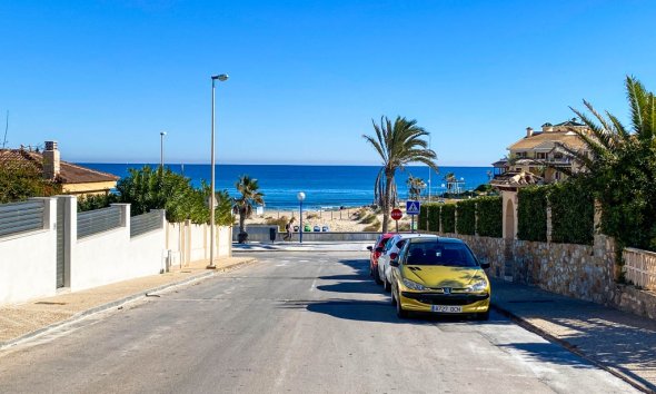 Resale - Villa - Orihuela Costa - La Zenia