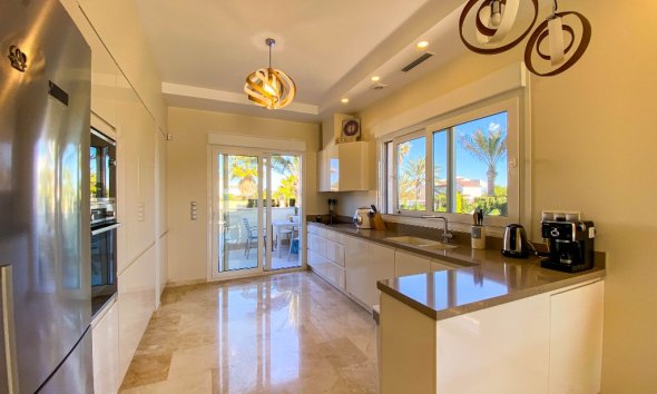 Resale - Villa - Orihuela Costa - La Zenia