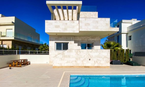 Resale - Villa - Orihuela Costa - La Zenia