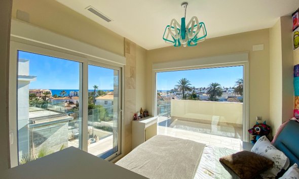 Resale - Villa - Orihuela Costa - La Zenia