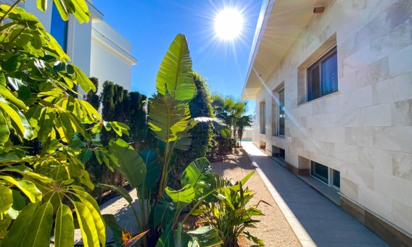 Resale - Villa - Orihuela Costa - La Zenia