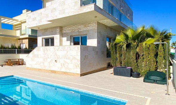 Resale - Villa - Orihuela Costa - La Zenia