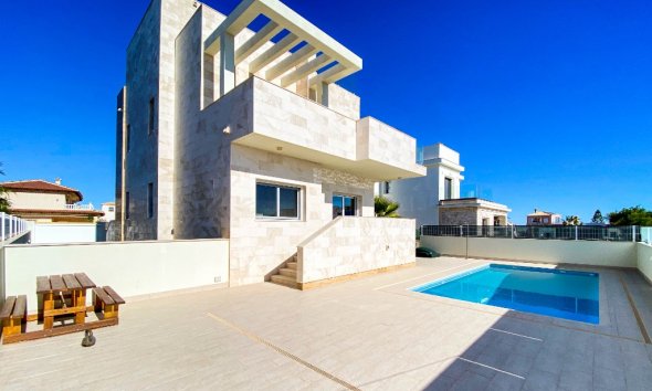 Resale - Villa - Orihuela Costa - La Zenia