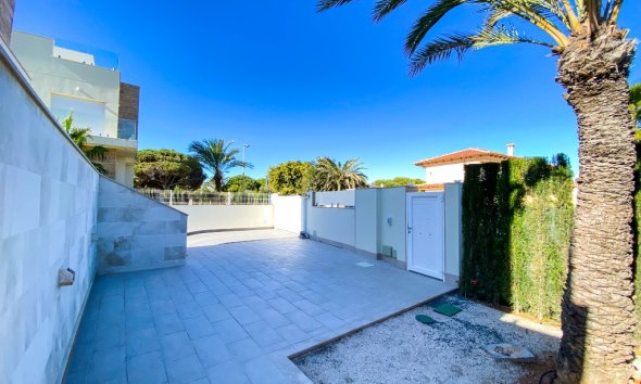 Resale - Villa - Orihuela Costa - La Zenia