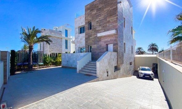 Resale - Villa - Orihuela Costa - La Zenia