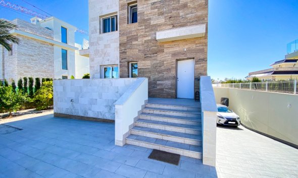 Resale - Villa - Orihuela Costa - La Zenia
