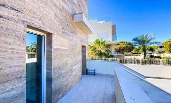 Resale - Villa - Orihuela Costa - La Zenia