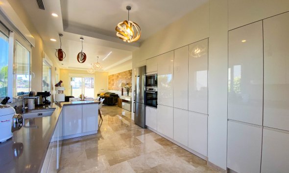 Resale - Villa - Orihuela Costa - La Zenia