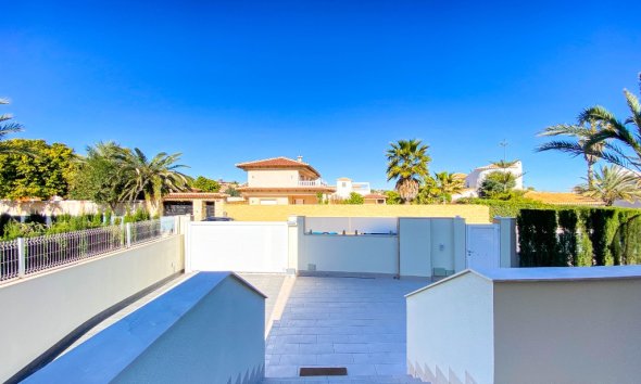 Resale - Villa - Orihuela Costa - La Zenia