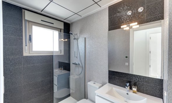 Rynek Pierwotny - Willa - San Miguel de Salinas