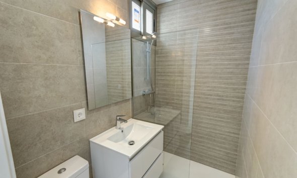 Rynek Pierwotny - Willa - San Miguel de Salinas