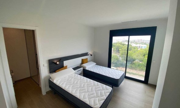 Reventa - Apartamento - Las Colinas - Las Colinas Golf