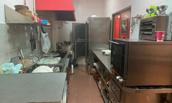 Resale - Commercial premises / Commercial unit / Retail space - Alicante