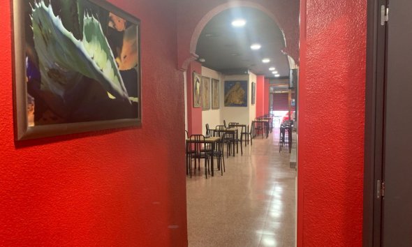 Resale - Commercial premises / Commercial unit / Retail space - Alicante