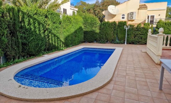 Resale - Villa - Orihuela Costa - Playa Flamenca