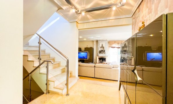 Rynek Wtórny - Willa - La Mata