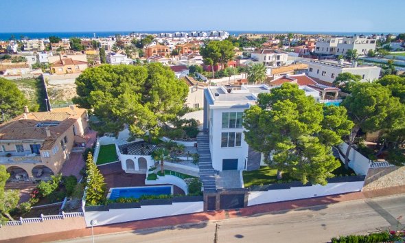 Resale - Villa - Torrevieja - Los Balcones