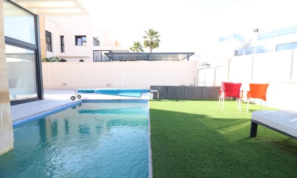 Resale - Villa - Orihuela Costa - Lomas de Cabo Roig