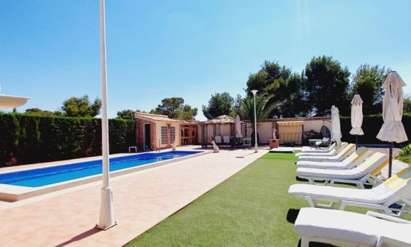 Resale - Villa - Orihuela Costa - Campoamor