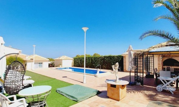 Resale - Villa - Orihuela Costa - Campoamor