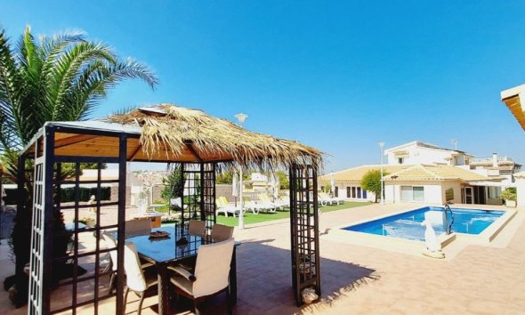 Resale - Villa - Orihuela Costa - Campoamor