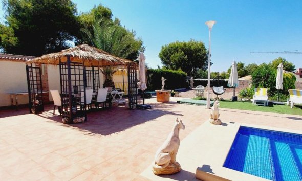 Resale - Villa - Orihuela Costa - Campoamor