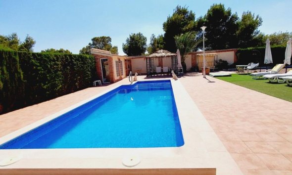 Resale - Villa - Orihuela Costa - Campoamor
