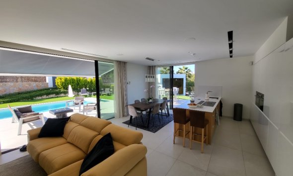 Resale - Villa - Las Colinas - Las Colinas Golf