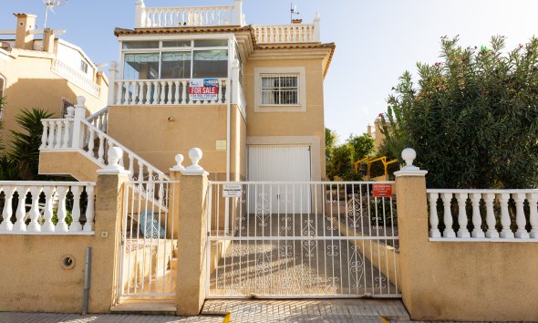 Resale - Villa - Torrevieja - Los Altos