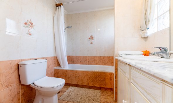 Resale - Villa - Torrevieja - Los Altos