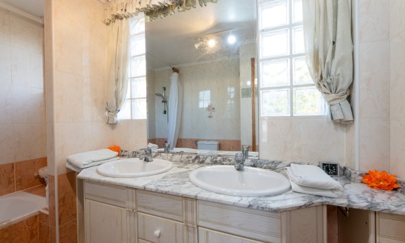 Resale - Villa - Torrevieja - Los Altos