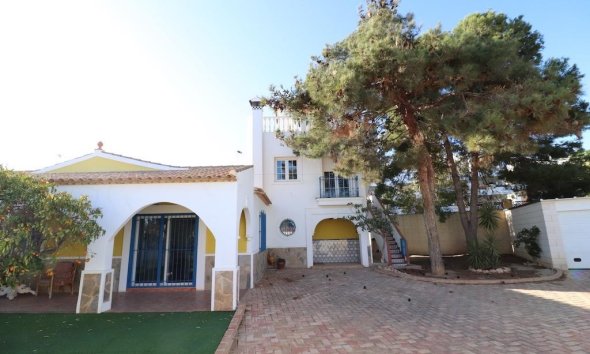 Resale - Villa - Orihuela Costa - Los Dolses
