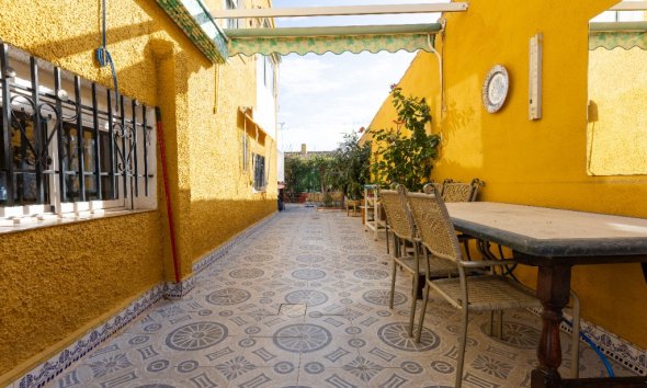 Resale - Villa - Punta Prima