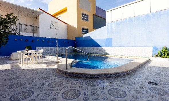 Resale - Villa - Punta Prima