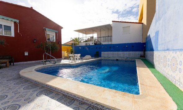 Resale - Villa - Punta Prima