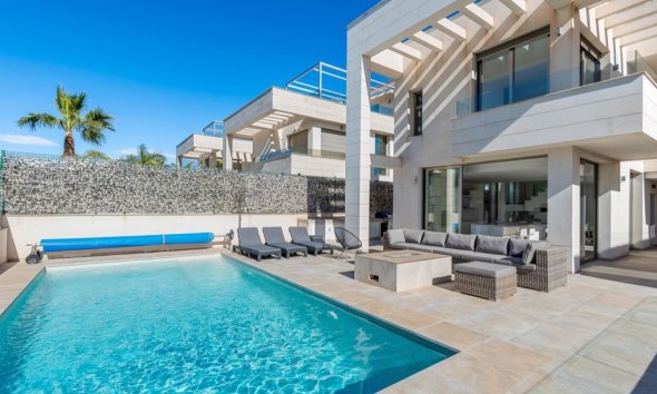 Resale - Villa - Orihuela Costa - Villamartín