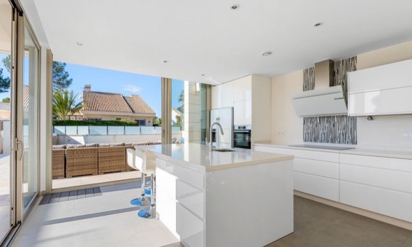 Resale - Villa - Orihuela Costa - Villamartín