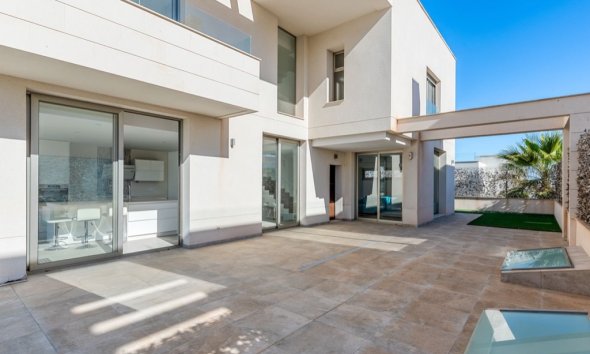 Resale - Villa - Orihuela Costa - Villamartín