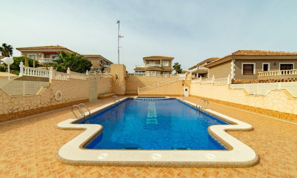 Resale - Villa - Torrevieja - Los Altos