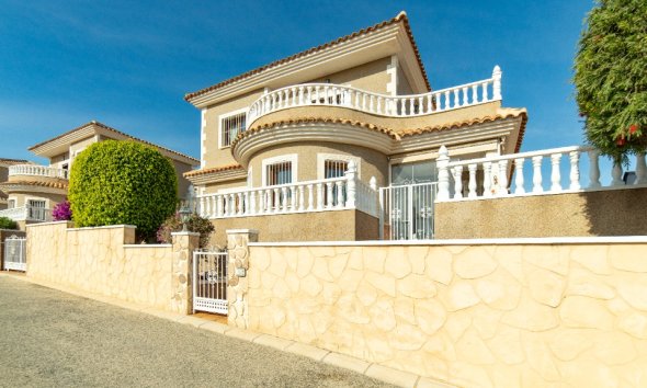Resale - Villa - Torrevieja - Los Altos