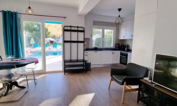 Resale - Villa - Orihuela Costa - Playa Flamenca