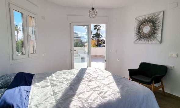 Resale - Villa - Orihuela Costa - Playa Flamenca