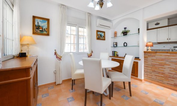 Resale - Villa - Orihuela Costa - La Zenia