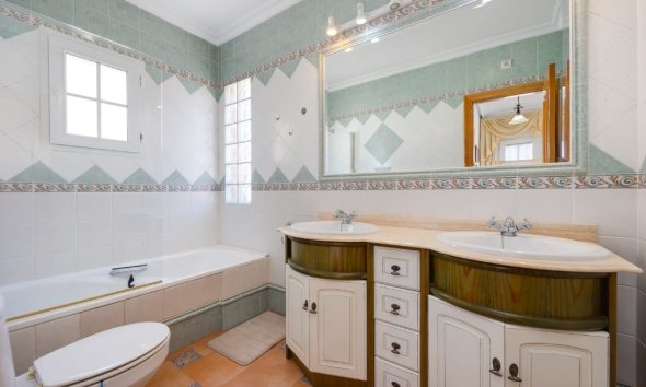 Resale - Villa - Orihuela Costa - La Zenia