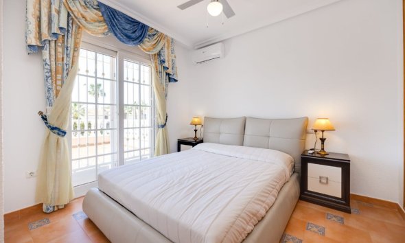 Resale - Villa - Orihuela Costa - La Zenia