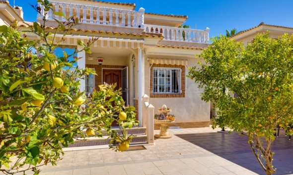 Resale - Villa - Orihuela Costa - La Zenia
