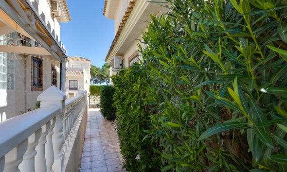 Resale - Villa - Orihuela Costa - La Zenia