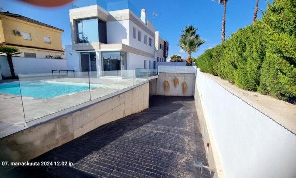 Resale - Villa - Torrevieja - Los Balcones