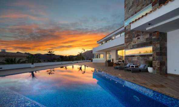 Resale - Villa - Altea